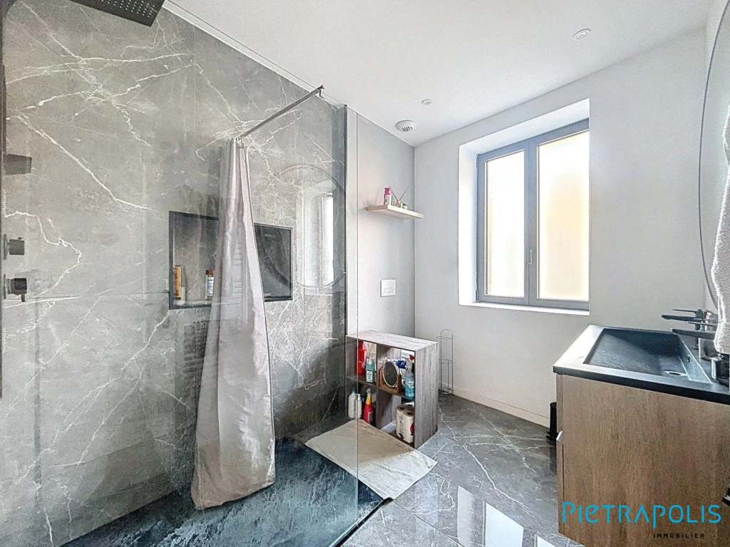 Salle d'eau avec WC