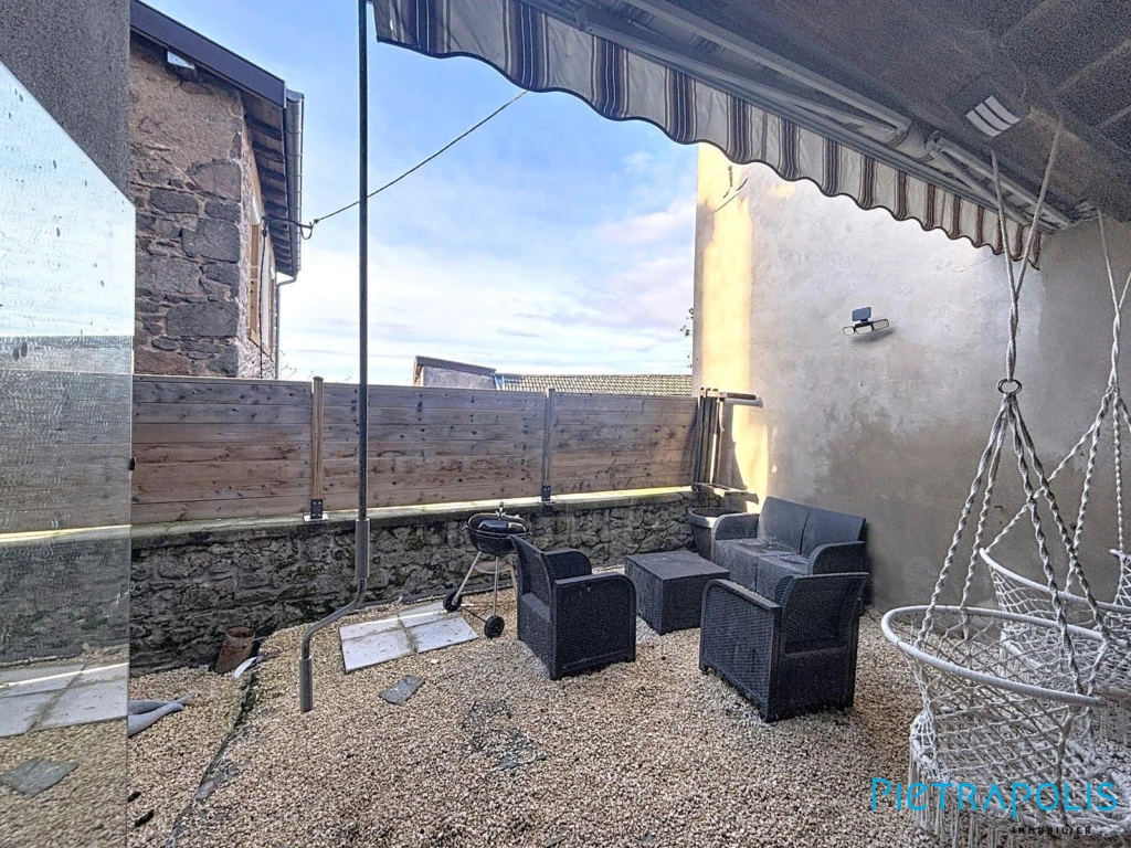 Terrasse avec vu dégagée sur le forez