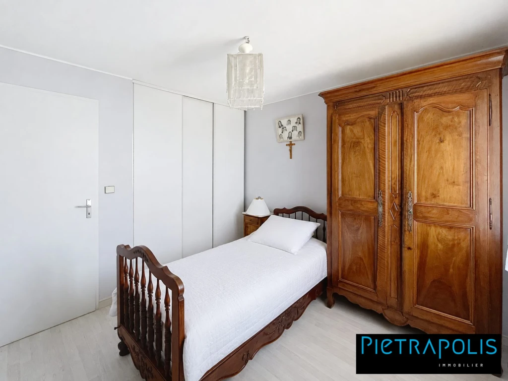 Chambre 2 avec placard