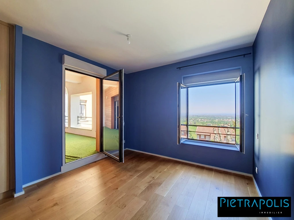 Chambre' parent donne sur terrasse