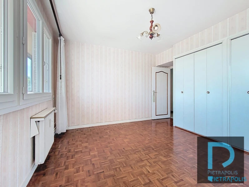 CHAMBRE 2 avec placard