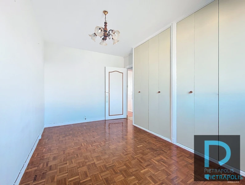 chambre avec placard