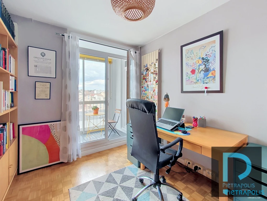 BUREAU OUVERT SUR PATIO