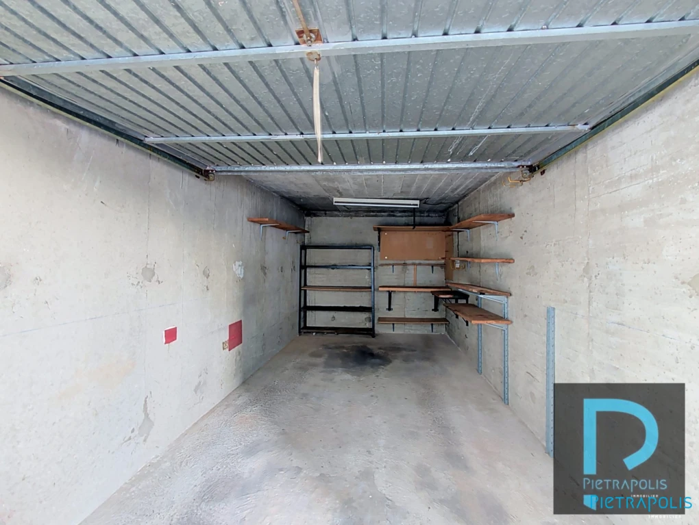 GARAGE 15 M² environ