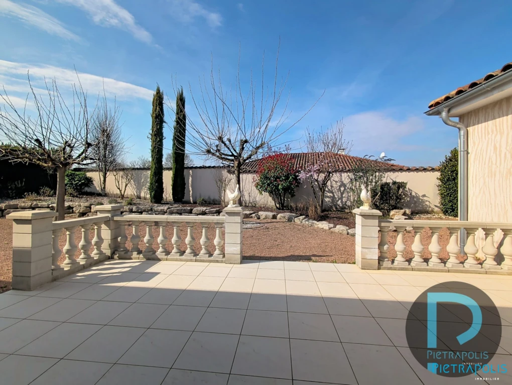 TERRASSE derrière la maison