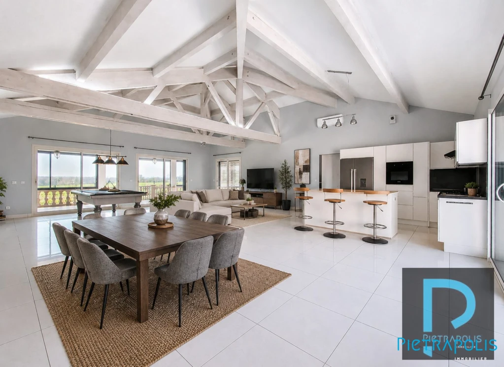 Possibilité d' aménagement pièce à vivre 76 M²