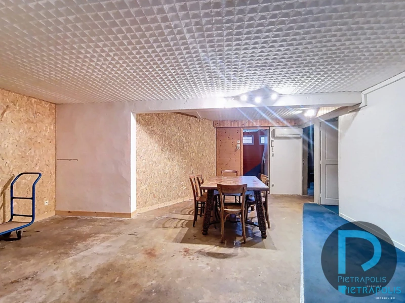 salle de jeux ou pièce à aménager RDC avec climatisation