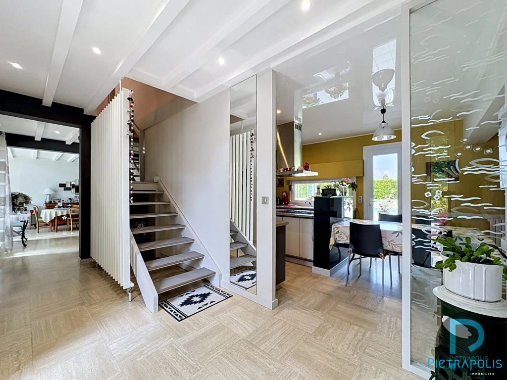 maison à vendre MONTRACOL - entrée