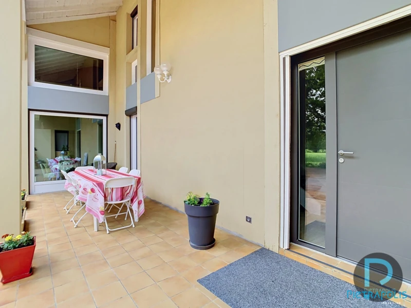 maison à vendre MONTRACOL - terrasse couverte EST