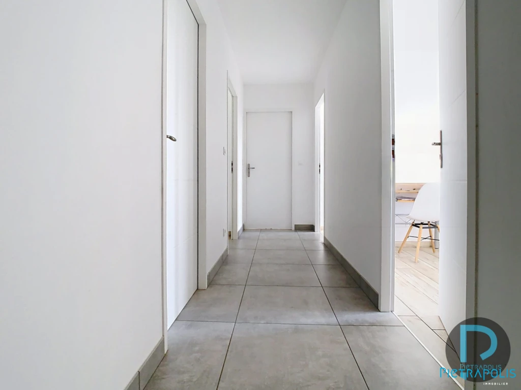 couloir nuit maison a vendre BENY