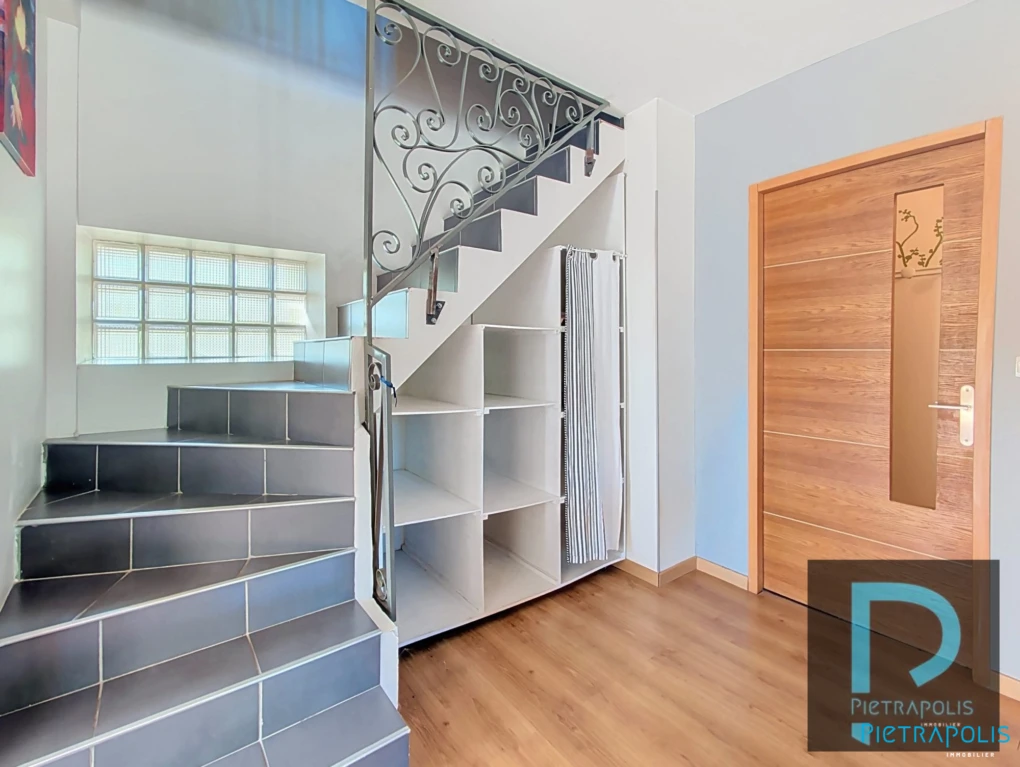 BELLE MONTEE D ESCALIER