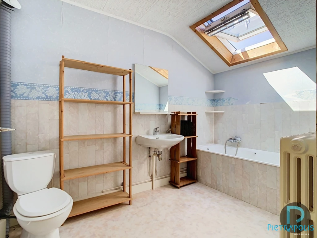 maison BOURG salle de bains etage