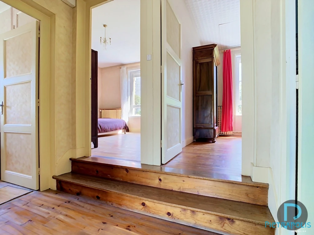 maison BOURG etage
