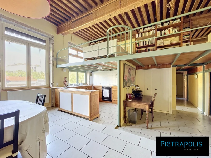 Partie cuisine et bureau