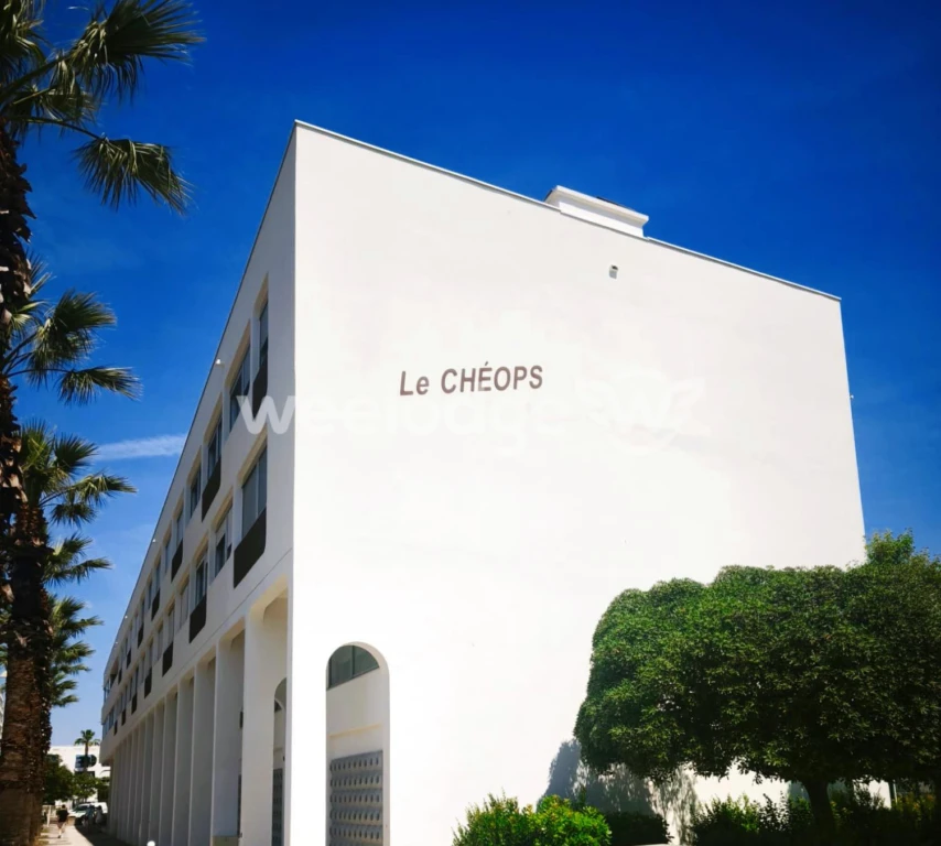 FAÇADE