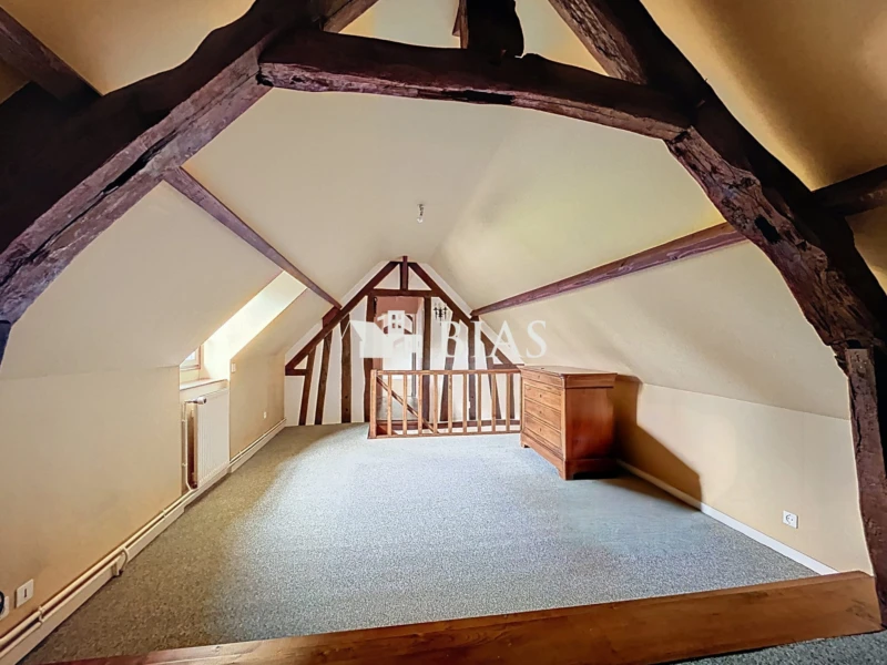 pièce palière depuis chambre gauche