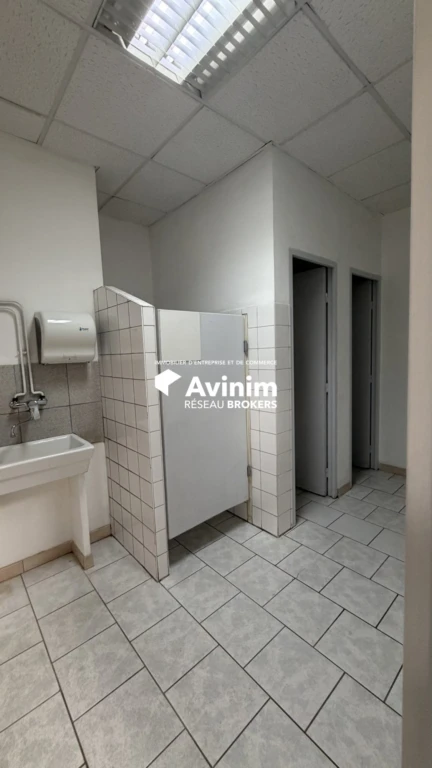Sanitaire entrepôt femmes