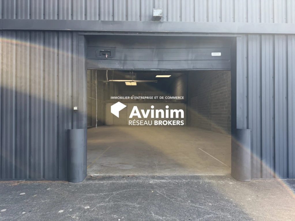 Vue Entrée Porte Sectionnelle et stockage