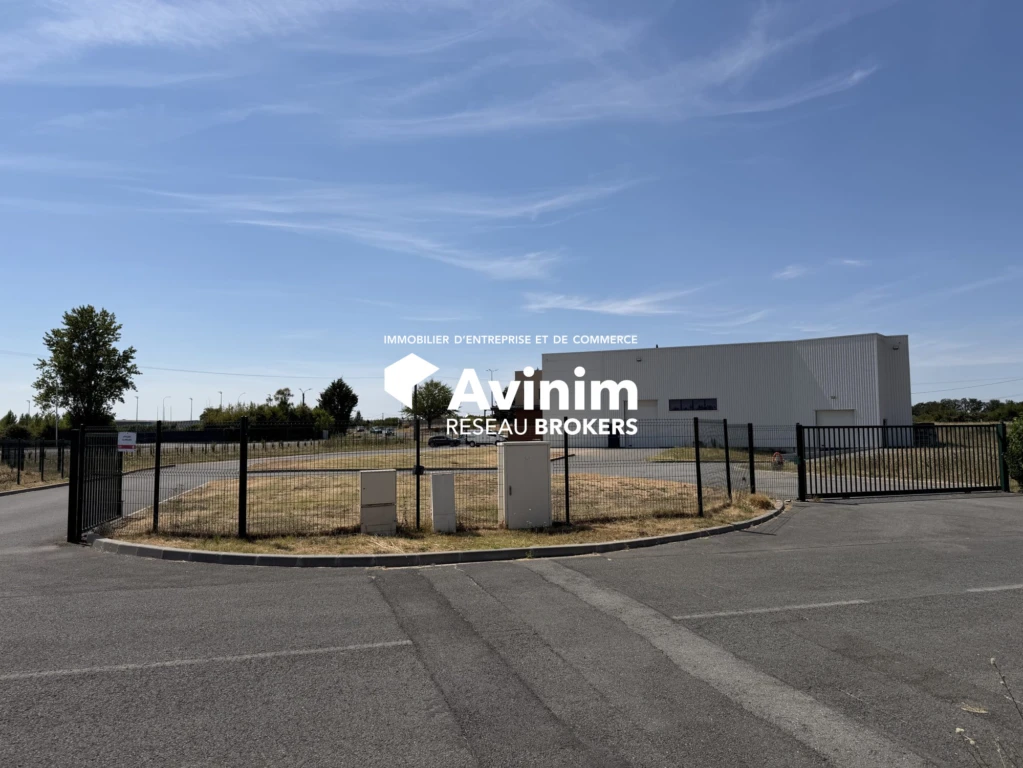 Vue globale arrière du site vers rond point