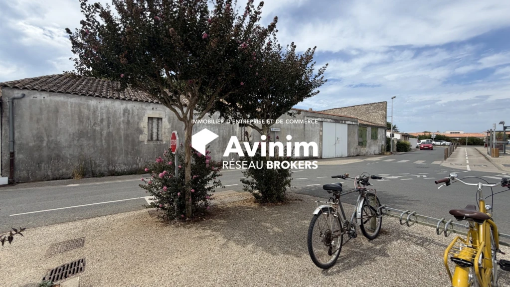 Vue façade vers rond point
