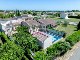 ACHAT VENTE MAISON PLAIN PIED 3 CHAMBRES MOLLEGES ALPILLES PISCINE JARDIN MAURICE GARCIN FLORENE TOLEDO