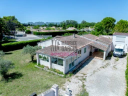ACHAT VENTE MAISON PLAIN PIED 3 CHAMBRES MOLLEGES ALPILLES PISCINE JARDIN MAURICE GARCIN FLORENE TOLEDO