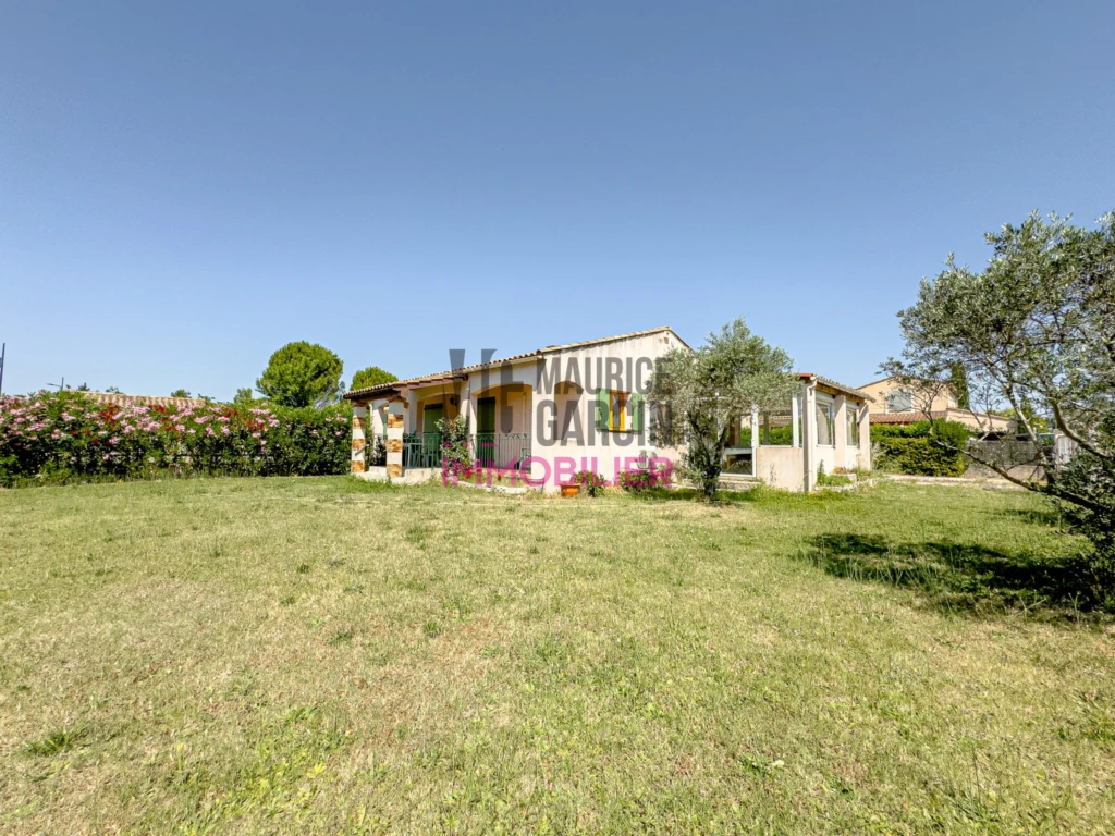 ACHAT VENTE MAISON PLAIN PIED 3 CHAMBRES MOLLEGES ALPILLES PISCINE JARDIN MAURICE GARCIN FLORENE TOLEDO