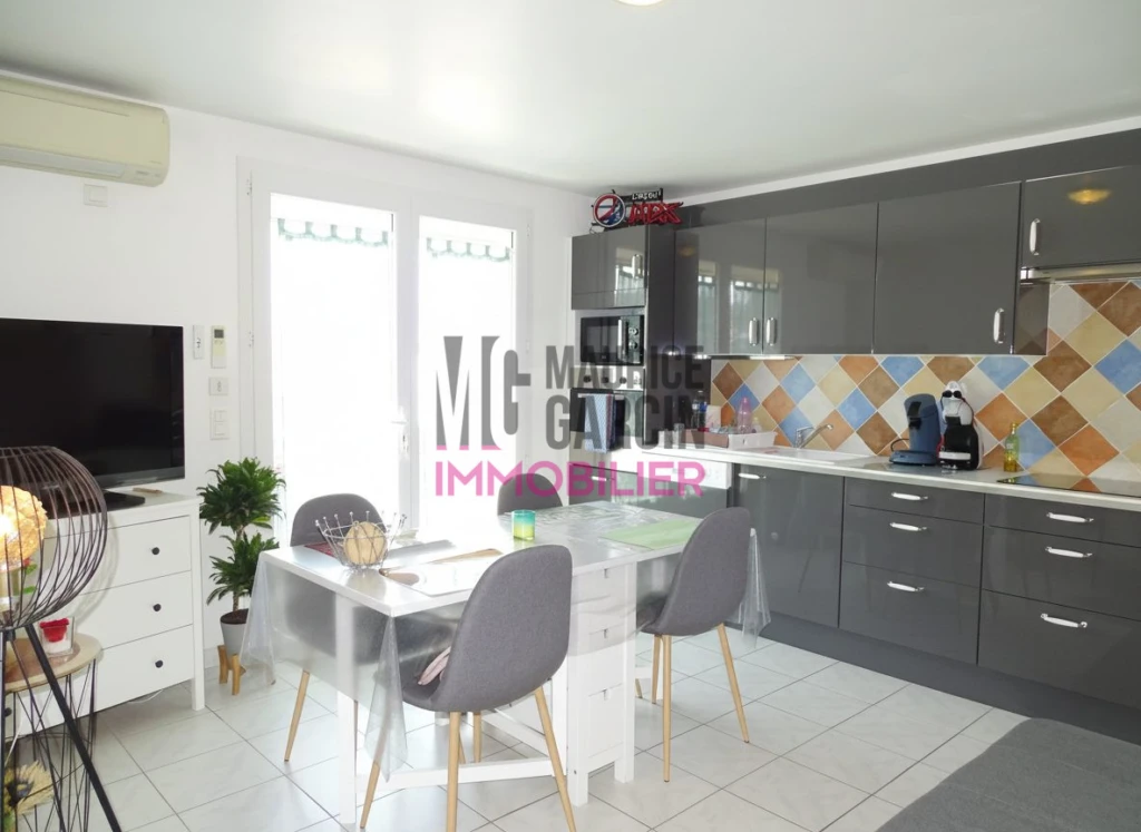 ACHAT VENTE MAISON PLAIN PIED 3 CHAMBRES MOLLEGES ALPILLES PISCINE JARDIN MAURICE GARCIN FLORENE TOLEDO