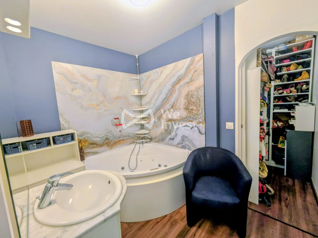 Salle de bains/ dressing de la suite parentale