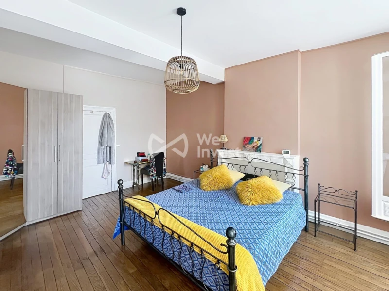 L'une des chambre de l'appartement principal T3 R+1