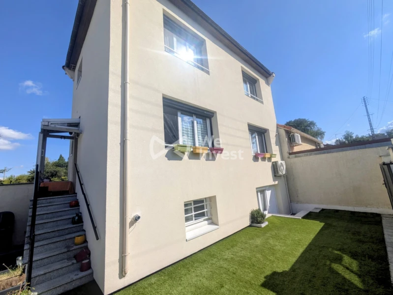 face de la maison