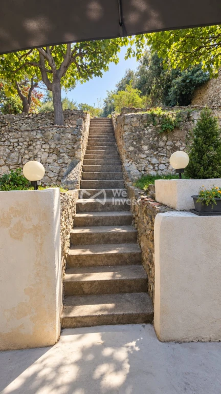 Escalier d'acces de la terrasse au jardin