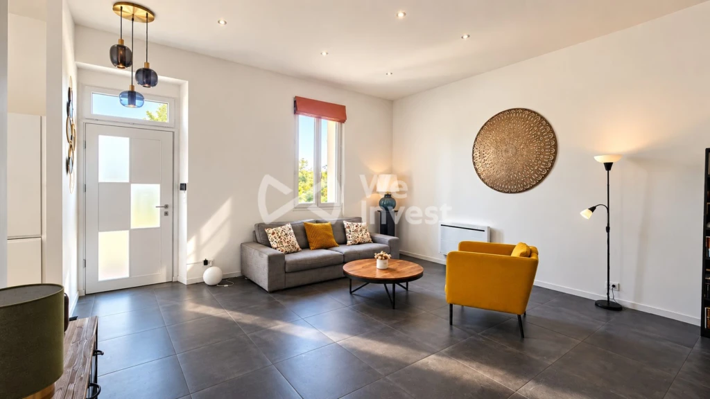Séjour sur haut plafond