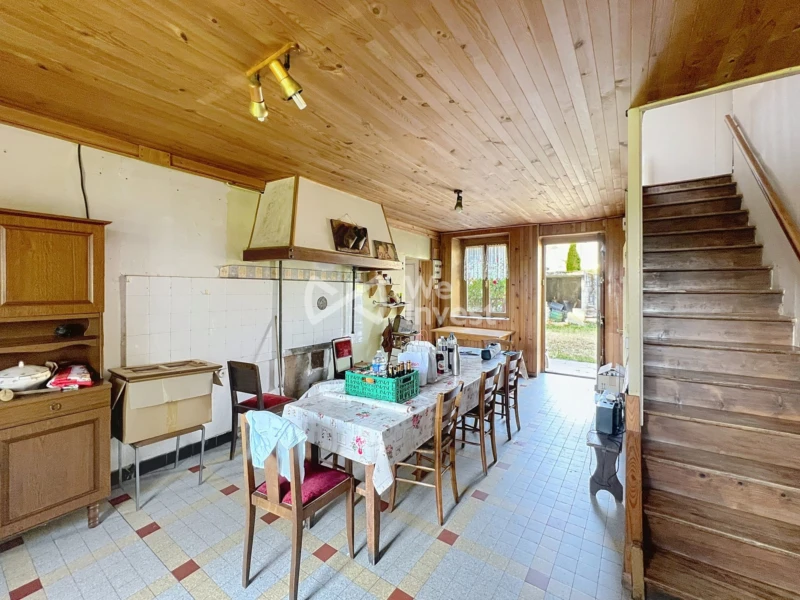 Cuisine et escalier vers chambres