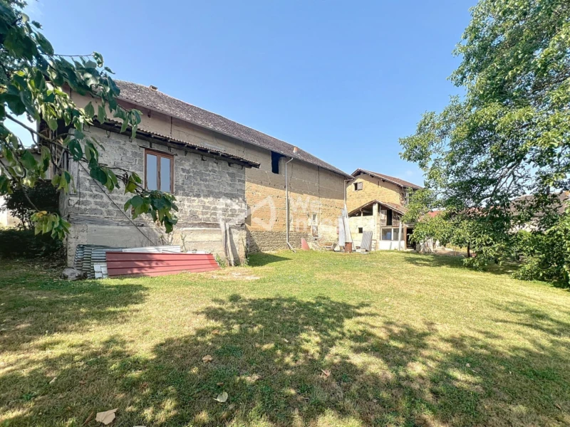Arriere maison et jardin