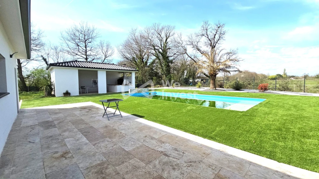 Pool house