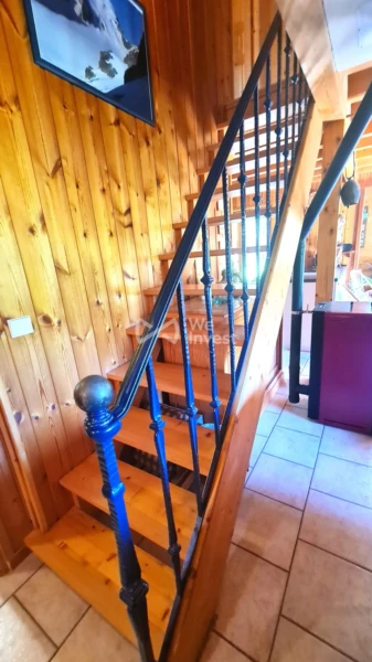 Escalier du 1er au 2ème étage