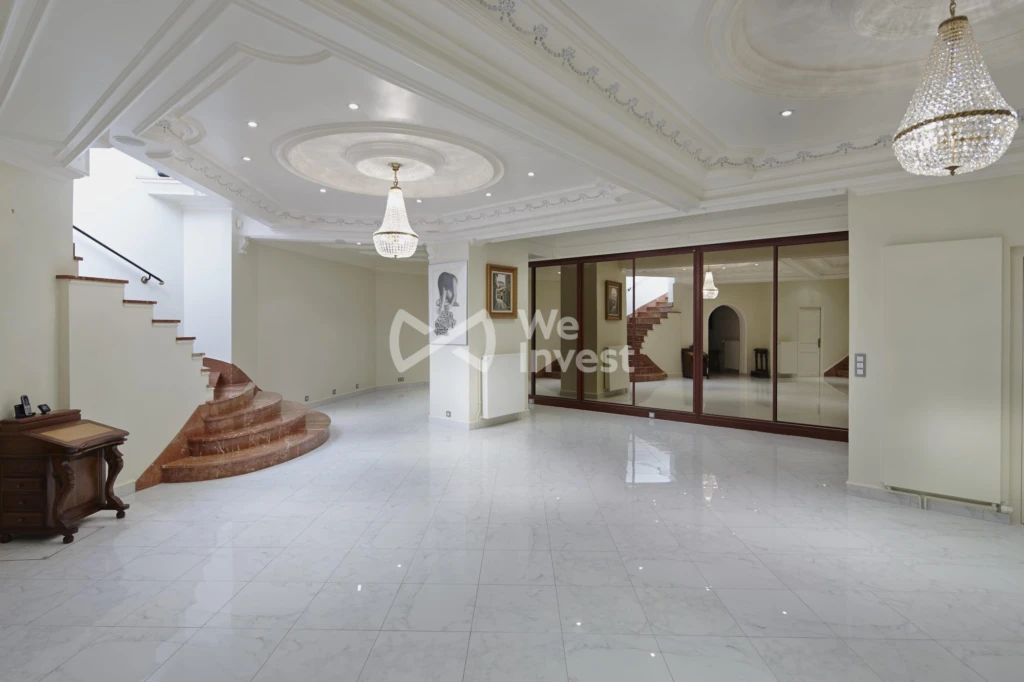 Salle de réception néo classique avec 2,70 m sous plafond