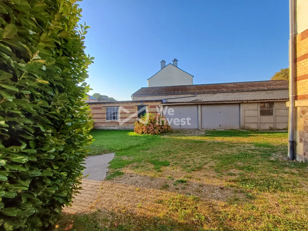 2 garages +/- 53m²