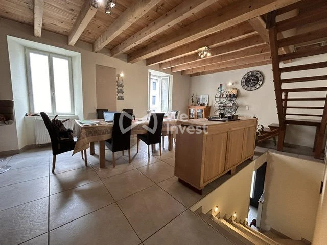 Pièce de vie coté salle à manger