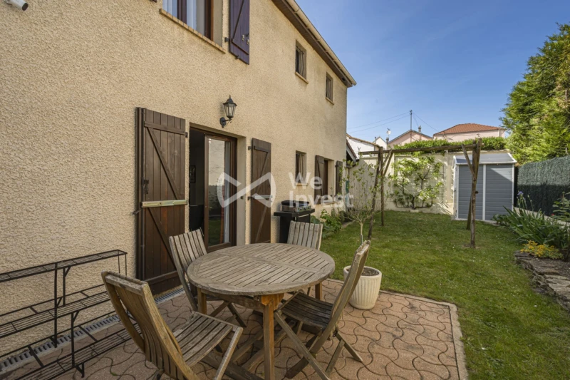 jardin arrière avec terrasse
