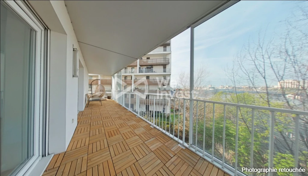 Terrasse face à la Seine