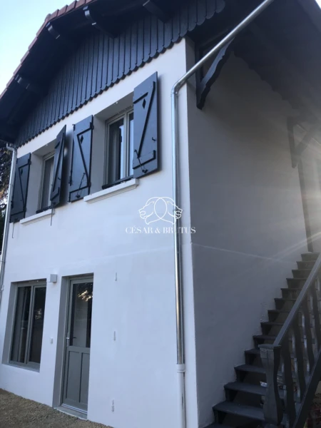 Vue extérieur / accès à l'étage