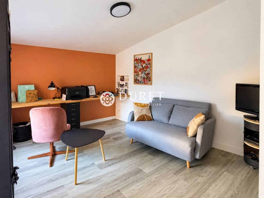 Bureau/chambre + salle d'eau