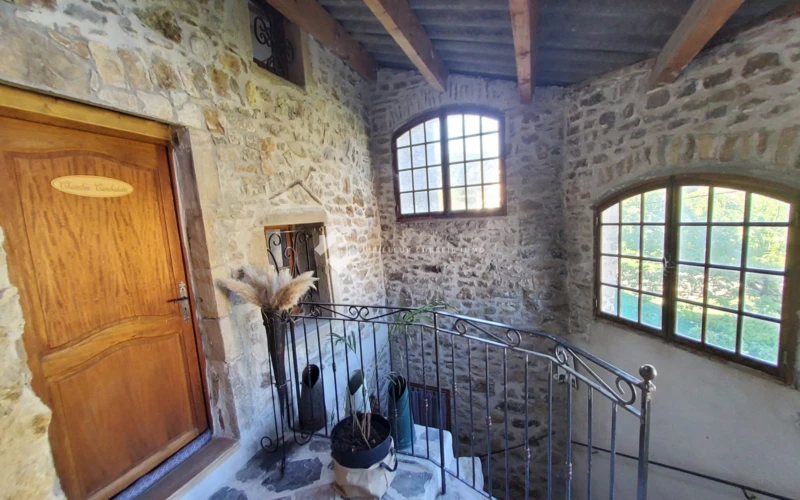 Escalier accès gîtes
