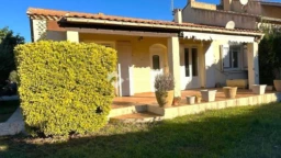 Maison côté jardin terrasse