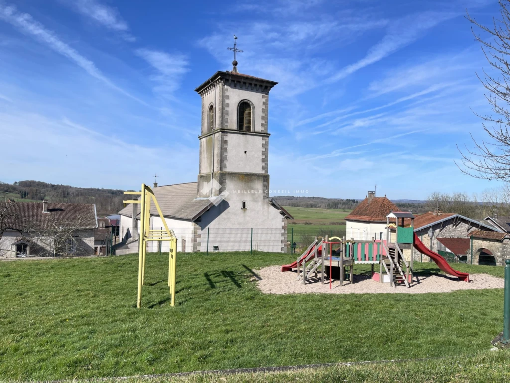 La place du village et l'église