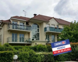 Dining room Wooden floor