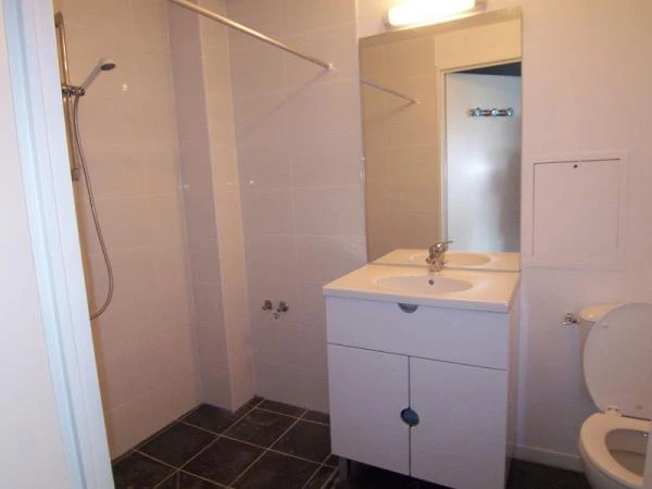 Salle d'eau avec douche a l'italienne