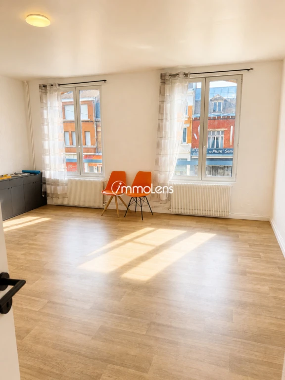 Chambre 25 m2 ancien salon côté rue